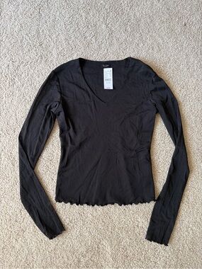 Brandy Melville John galt Leah black long v neck edge trim sleeve size small NWT
